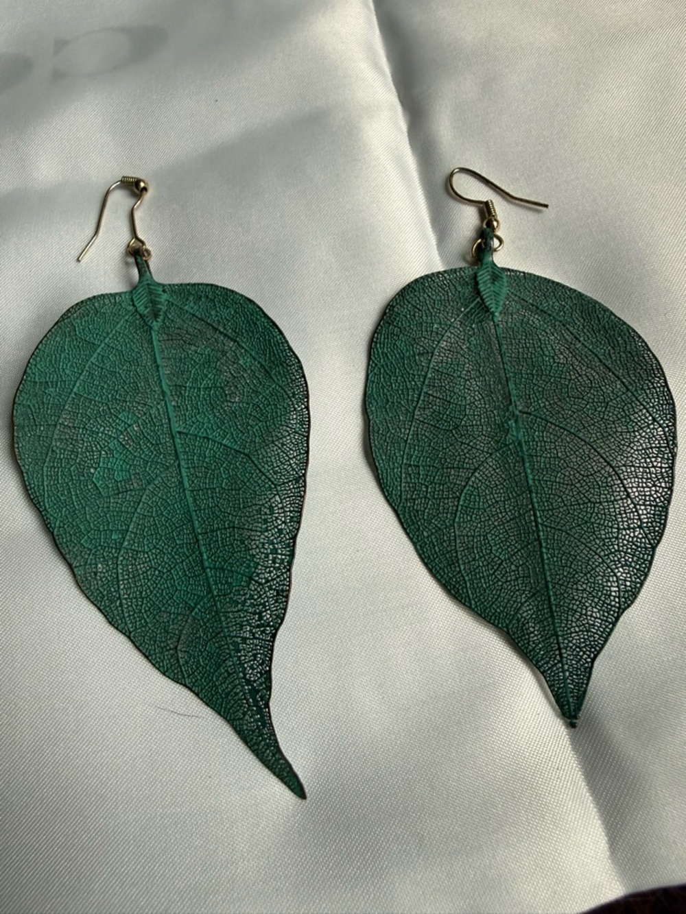 Green Leaf Drop Earrings - Lightweight Nature-Inspired Accessory